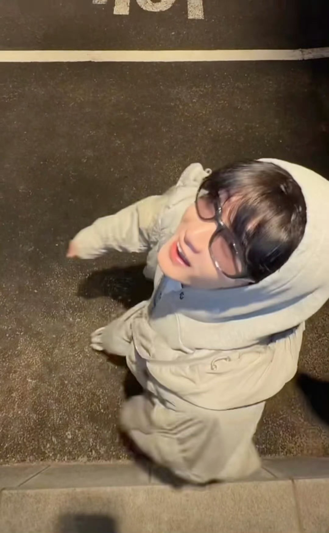 檀健次是吃了可爱多吧，这种角度是怎么想出来的，给提溜回家！