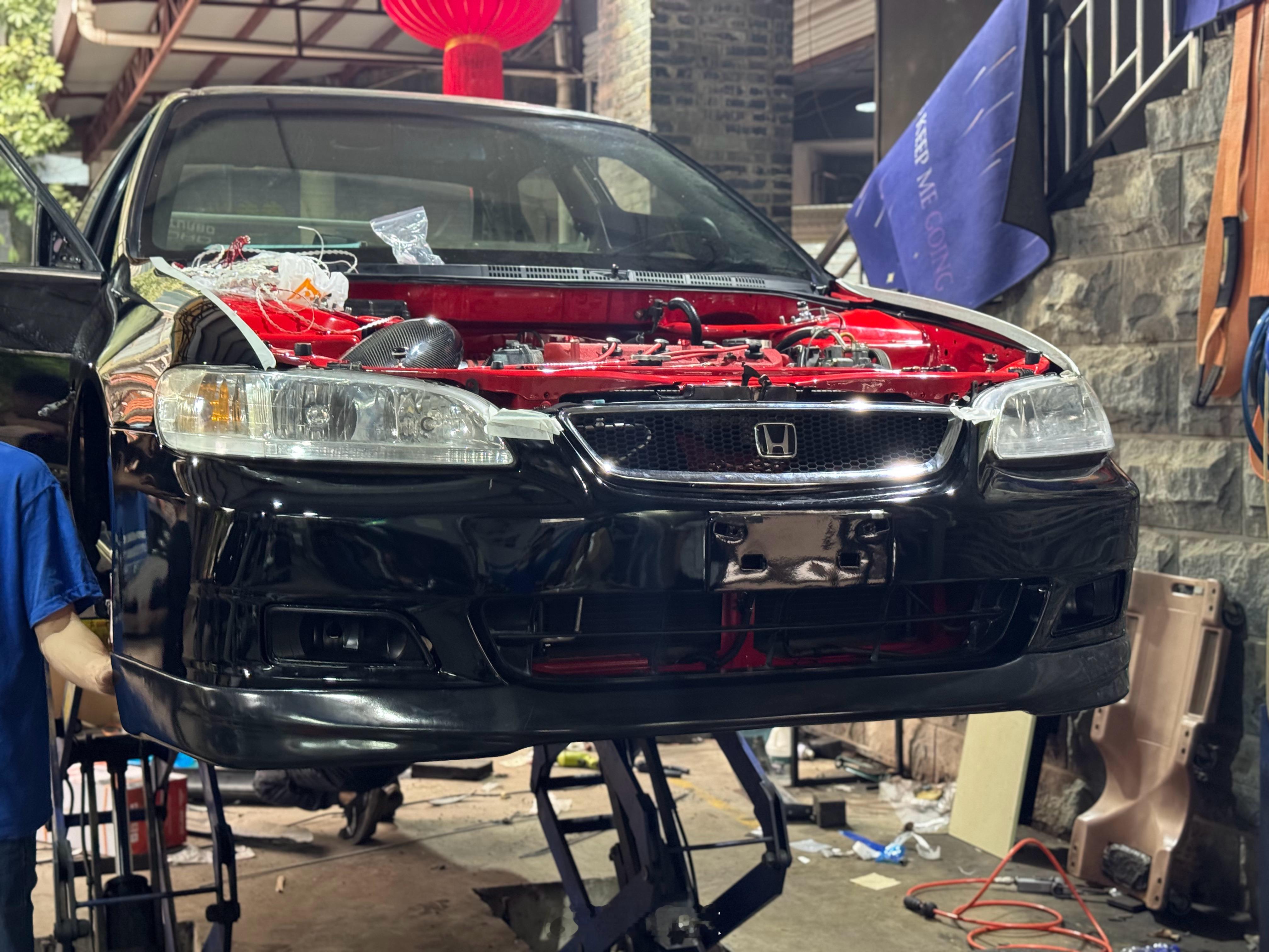 其实在整个改装过程中对于外观件我们一直都很克制一定是100％协调才考虑对于造