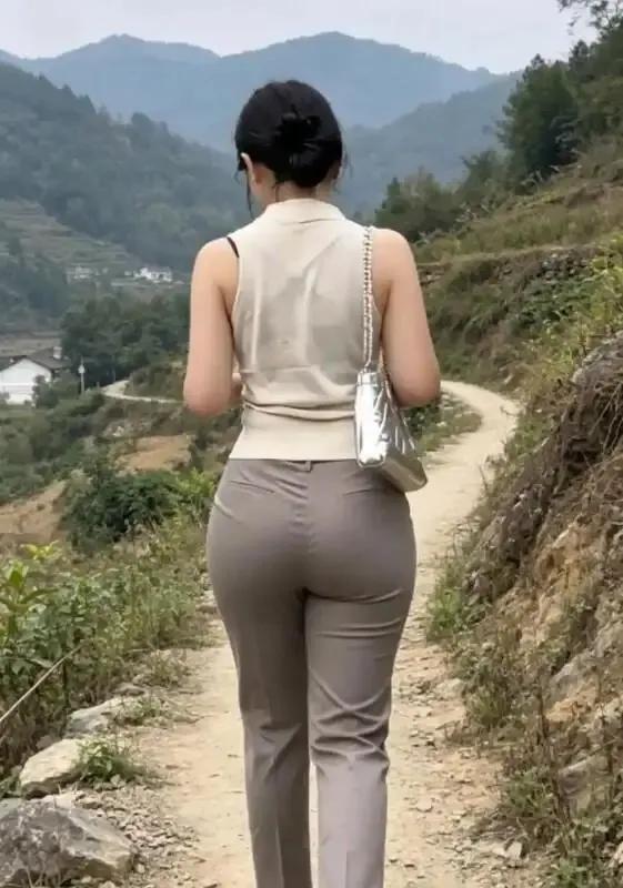 回家的路世间有路千万条，唯有那条，是通往家的方向；最美的风景，不在远方，