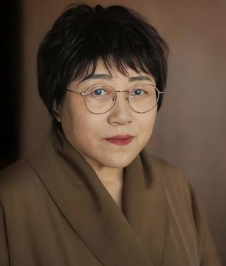 性学专家李银河说：“无论跟谁谈恋爱结婚，你可以找丑的，找穷的，找矬的，找