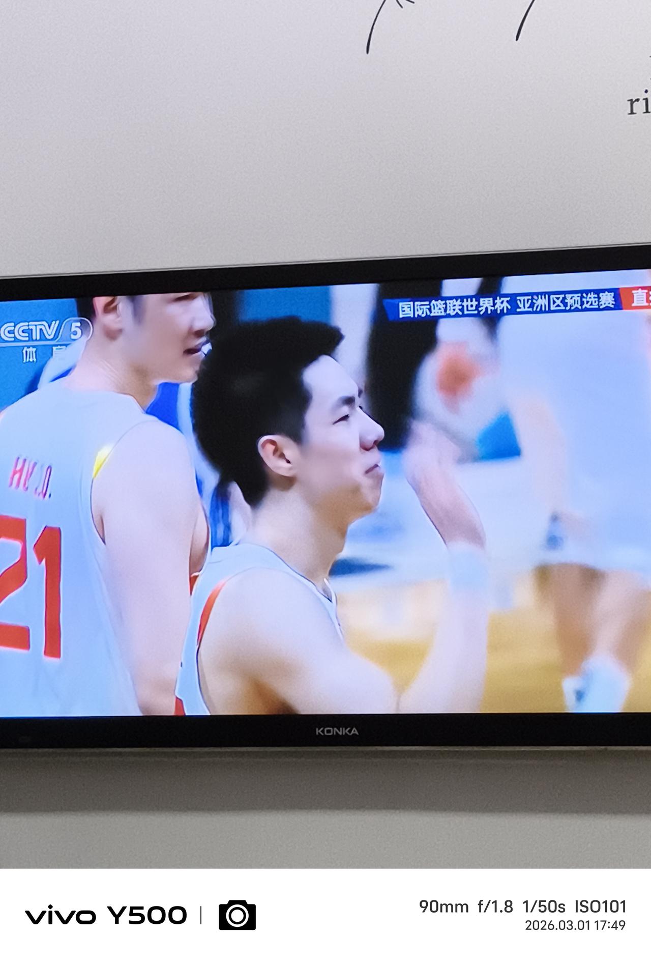 漫话本届男篮国家队本届男篮比赛打到这个份上，有两个幕后英雄大家不应