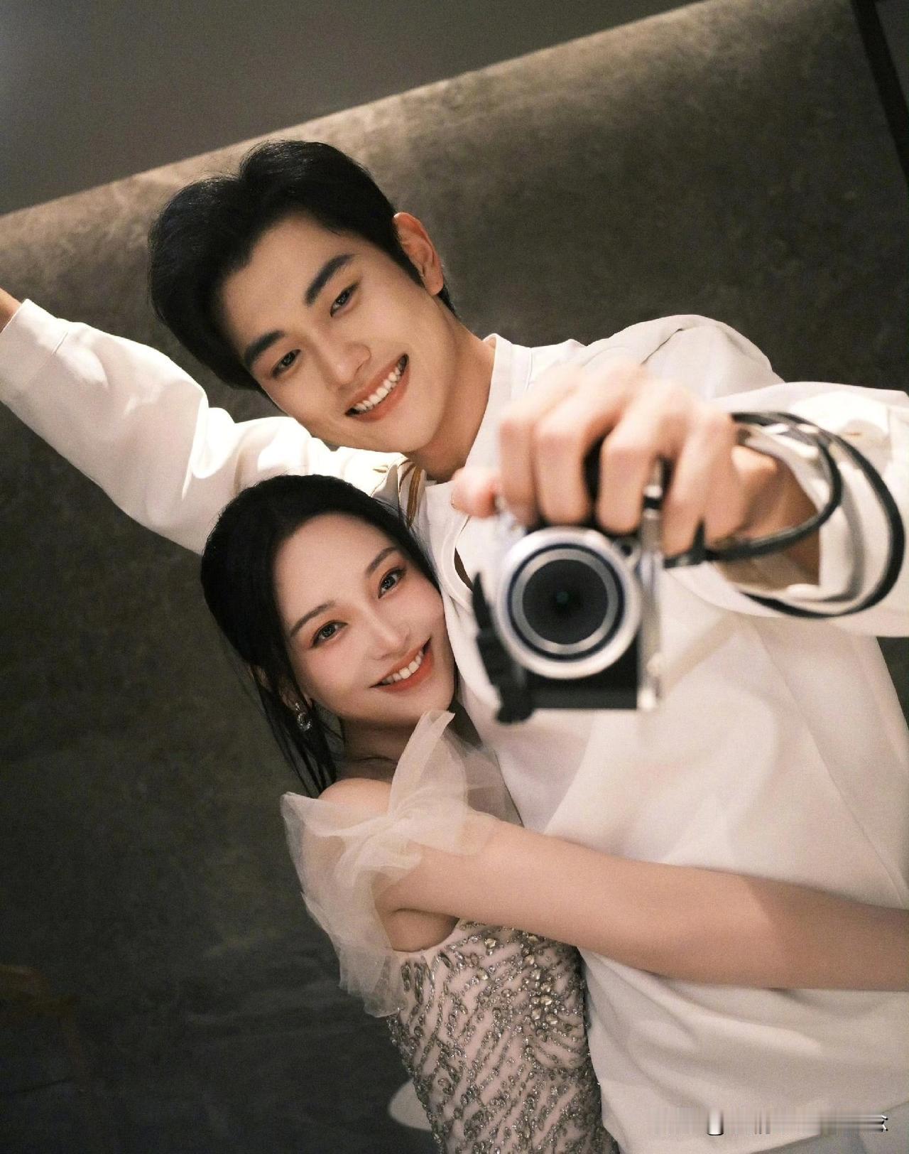 孙丞潇在冰岛向金莎求婚了，这事给所有未婚女性提了个醒，你可以找个比你小的，也