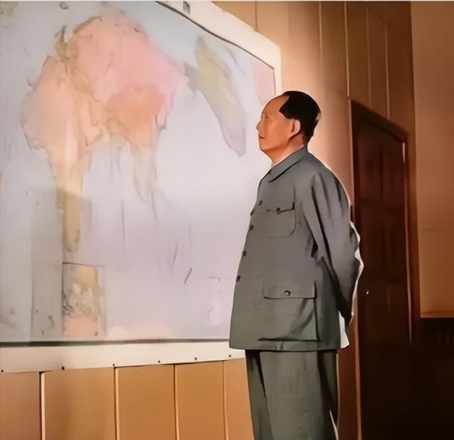 1951年，10万志愿军被美军包饺子，一向淡定自若的彭老总心急如焚连忙向毛主席求