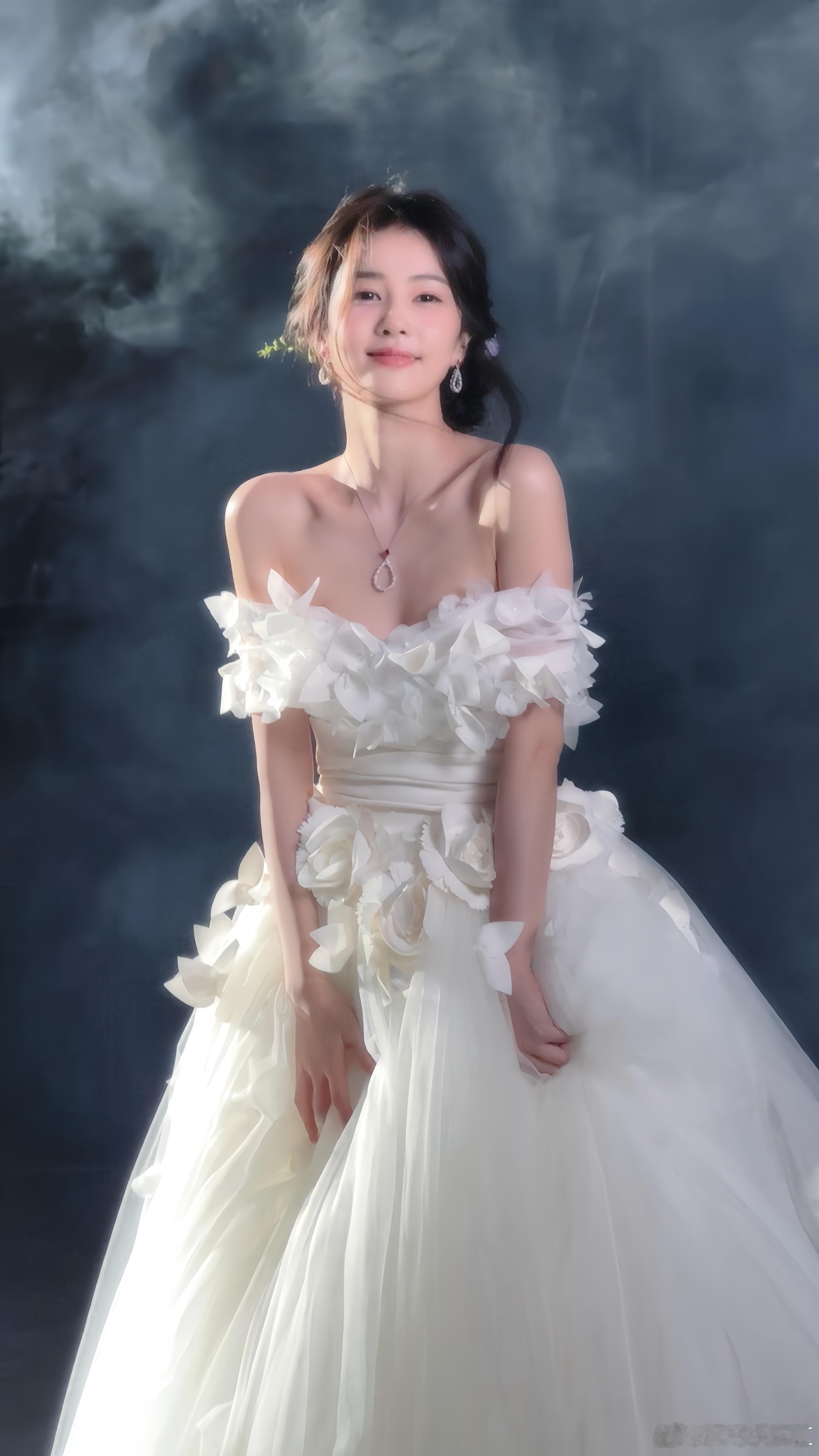 WeChat|氛围感美女壁纸｜白鹿