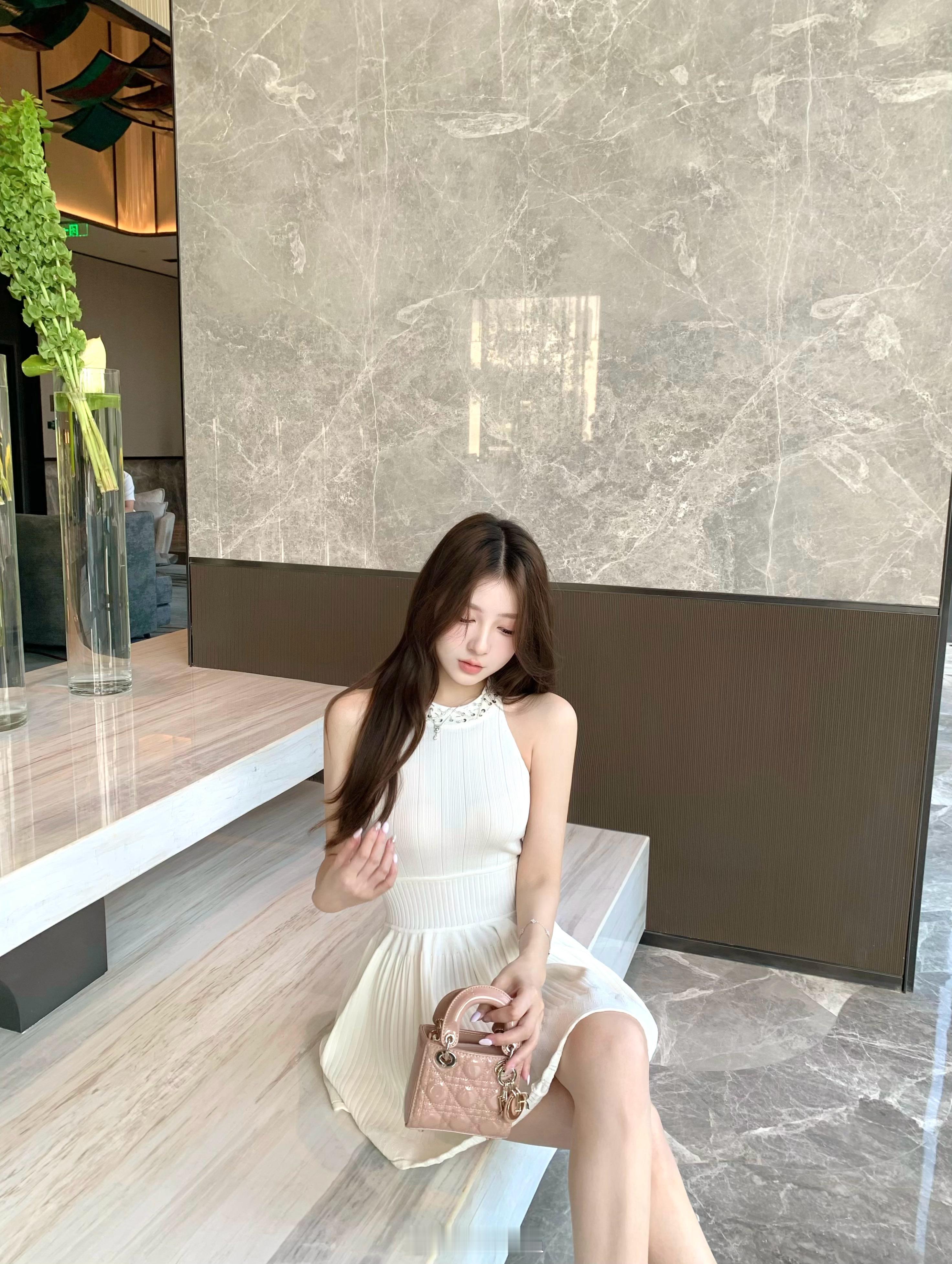 小裙子是夏天的入场券🎟️还有一个棕色也hin美​​​