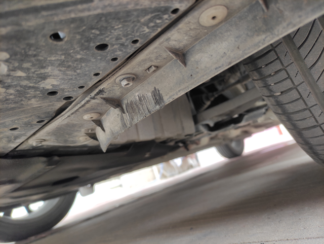 发动机护板现在很多小轿车都已经明目张胆的减配掉了这个东西。实质上你不可能永远都