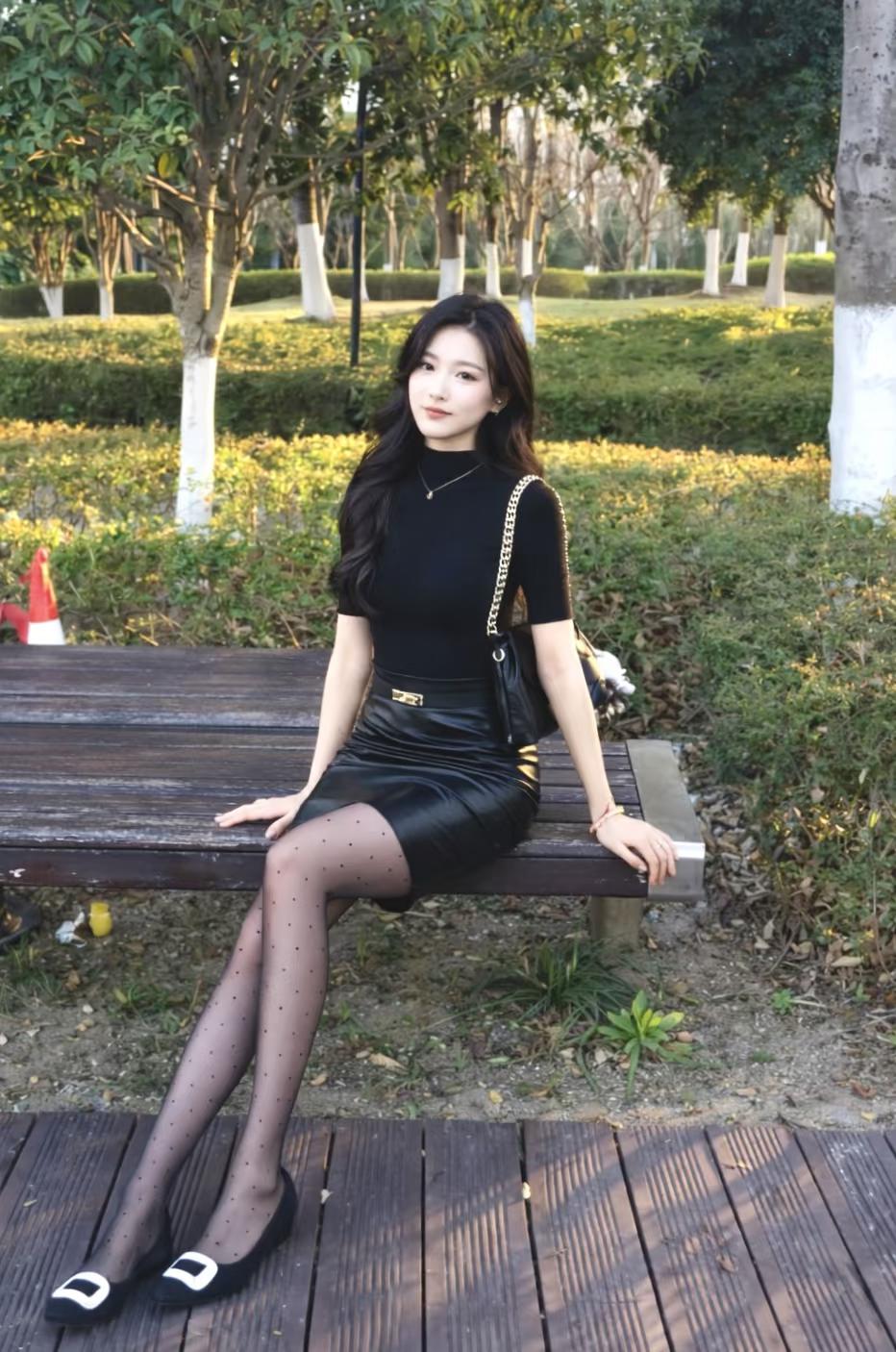 解锁时尚极简穿搭，日常生活穿搭摄影