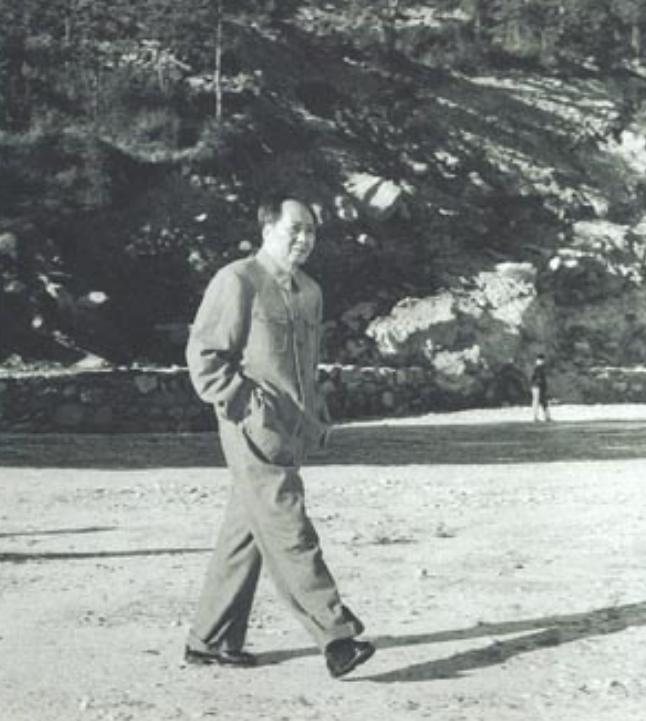 1950年，中央决定把广西省会设在南宁，省委书记张云逸却抱怨：“去北京开会，得绕