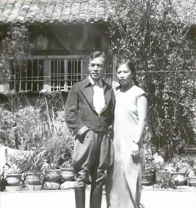 1938年，周恩来安排一名女特工打入国民党高层，没想到这名女特工竟嫁给了蒋介石的