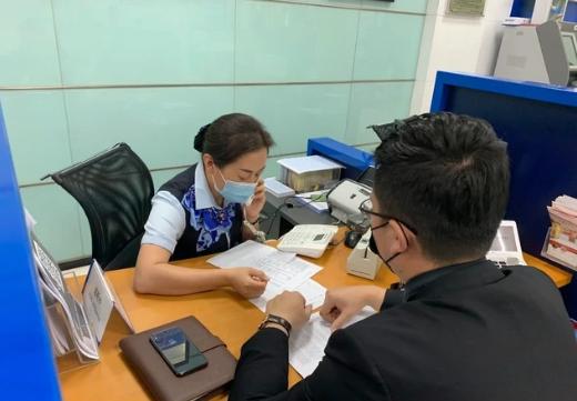 云南洱源，男子还完2万贷款，后支付2000元利息，12年后，男子发现社保卡里的8