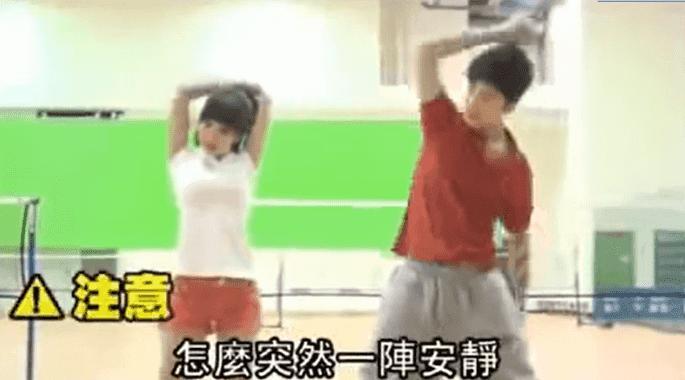 《早春晴朗》热度走高之后，井柏然早年综艺片段被网友翻了出来。画面里的女嘉宾是他当