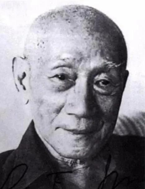 1907年，林风眠母亲被族人抓去“沉塘”，年仅7岁的他拿起一把砍柴刀就冲向人群，