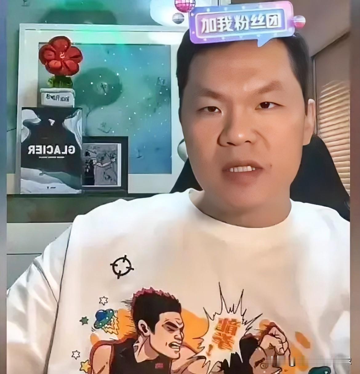 杜锋：朱总，听说你在直播间公布了广东宏远休赛期的找外援策略啦？？？朱芳雨：现在
