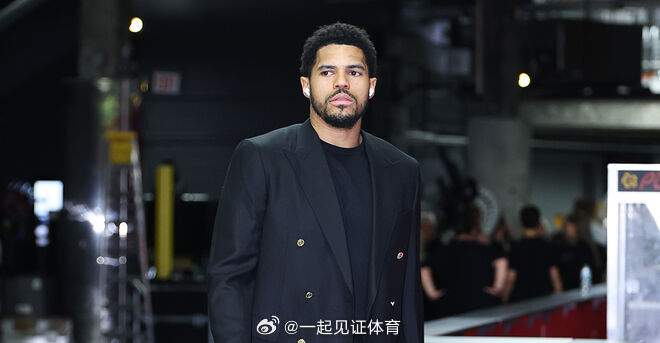 马刺球员凯尔登-约翰逊在节目中聊到了托拜厄斯-哈里斯以两年3100万美元加盟球队