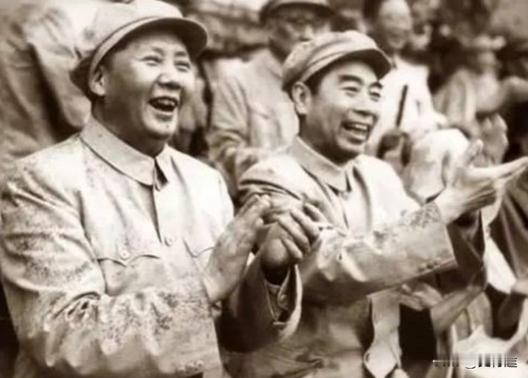 很多人好奇，周恩来作为毛主席最亲密的战友，为何从来没有喊过毛主席“老毛”？今天读