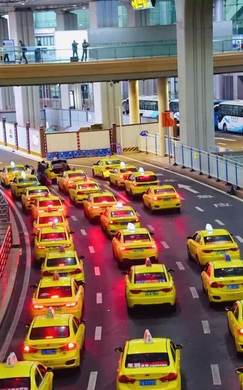 我来北京几乎天天打出租车、打的，因为接送孙子。我碰到的出租车或者打的司机，大多数