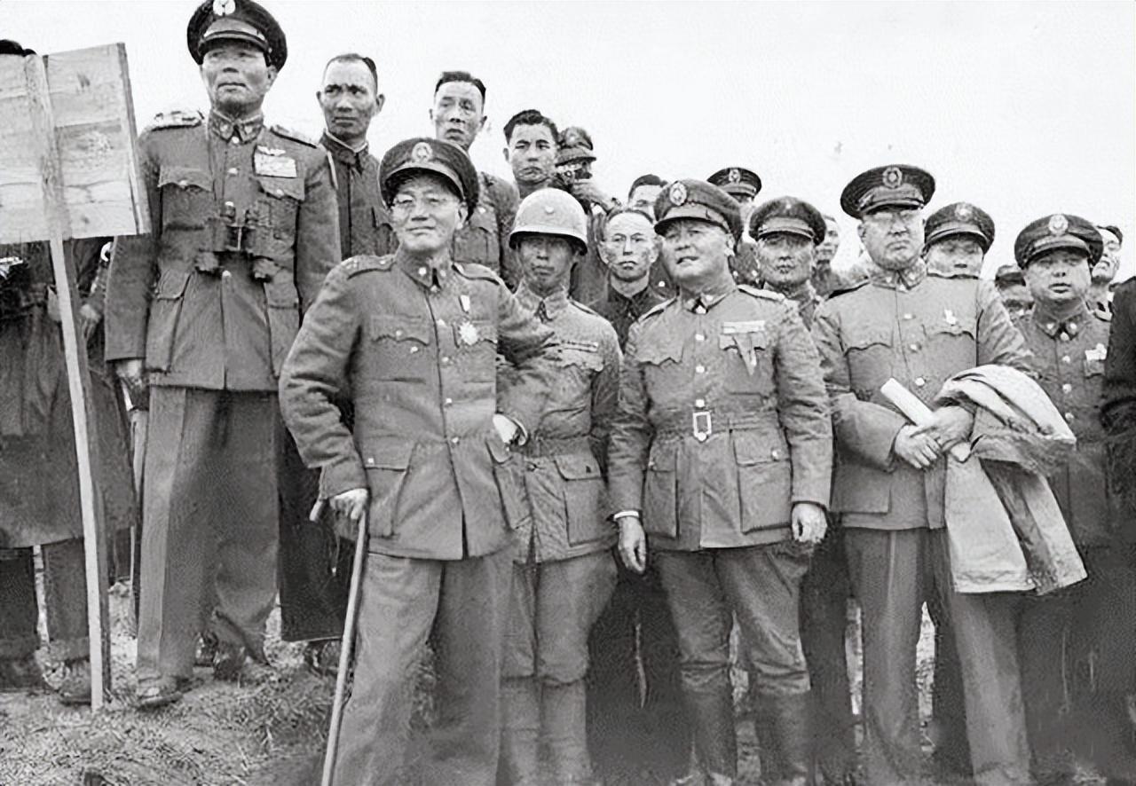 李宗仁当上代总统后，为什么不利用职权将蒋介石软禁起来？毕竟蒋介石对李宗仁