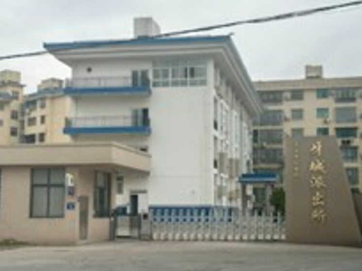 民警派出所内猥亵女孩一审被判两年九个月，女孩父亲申请抗诉