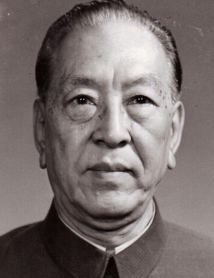 1955年，被授予上将军衔的许世友问现已从事外交工作的耿飚：“要是你还在军队，应