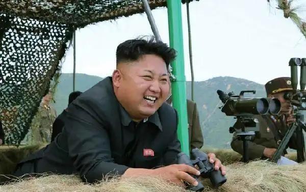 金正恩访华阅兵后急返朝鲜，连熬两日钻坦克研究所！中俄朝技术合作暗流涌动