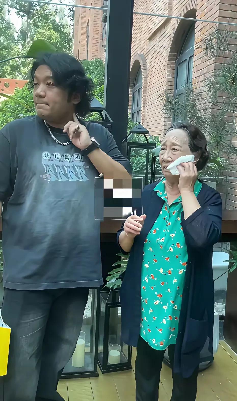 小雨变化太大了这魁梧的身板和发福的身材很难在娱乐圈混下去了，家有儿女的刘星和小
