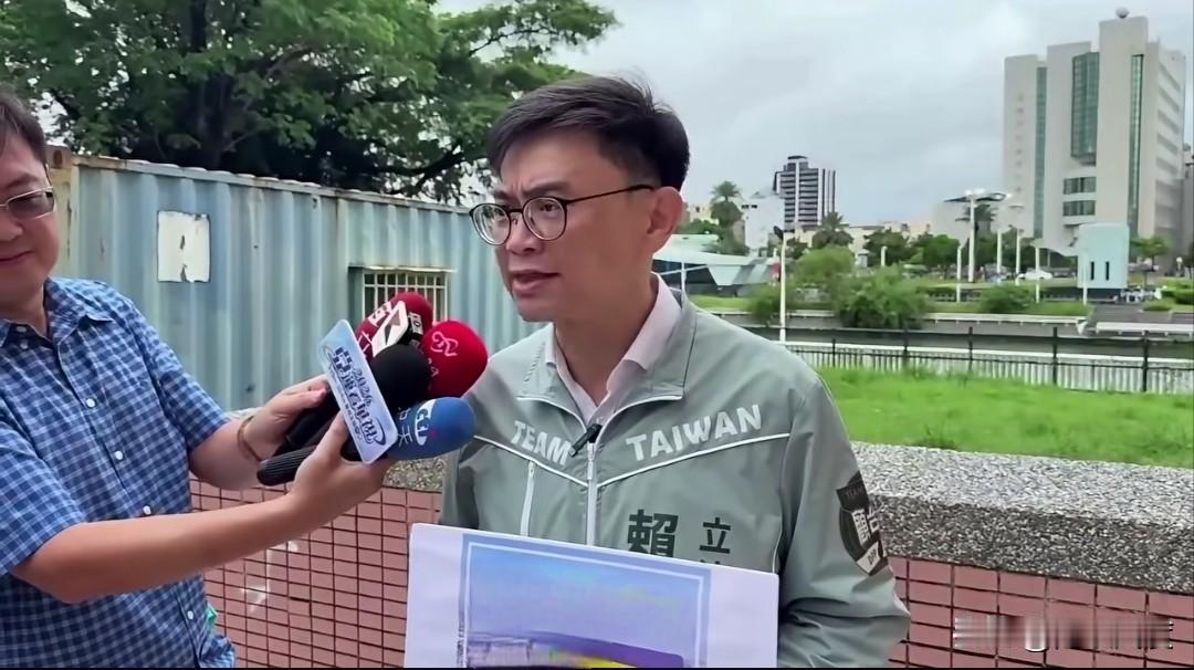 赖瑞隆向蒋万安下辩论战帖，网友乐疯了！蒋万安日前在议会被绿议员质询，问吸烟隔离栅