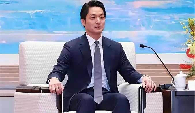 台北市长蒋万安针对郑丽文“两岸都是中国人”的说法，他说，“我是台湾人、中华民国国