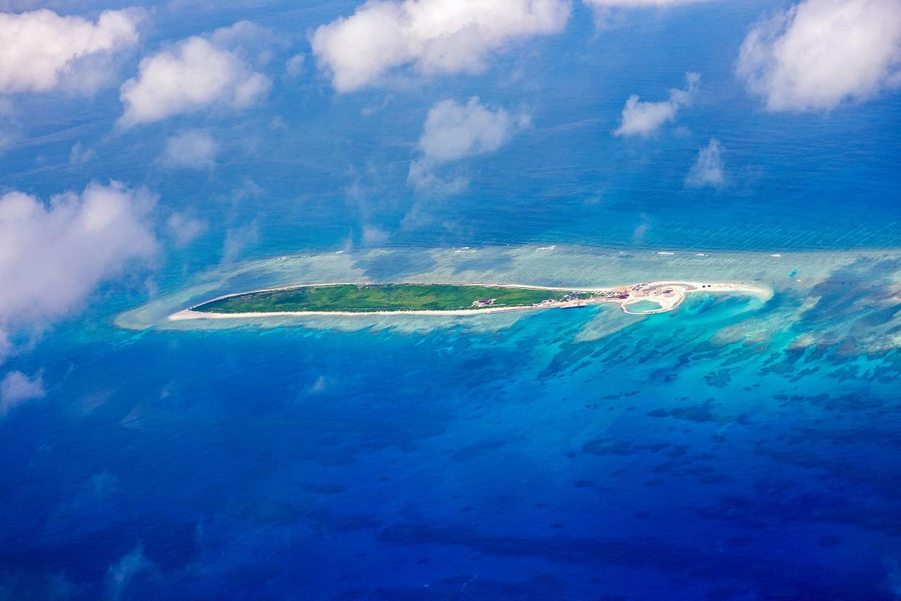 南海，又让美军狼狈了。7月24日，美军“本福德号”导弹驱逐舰在南海活动时突然