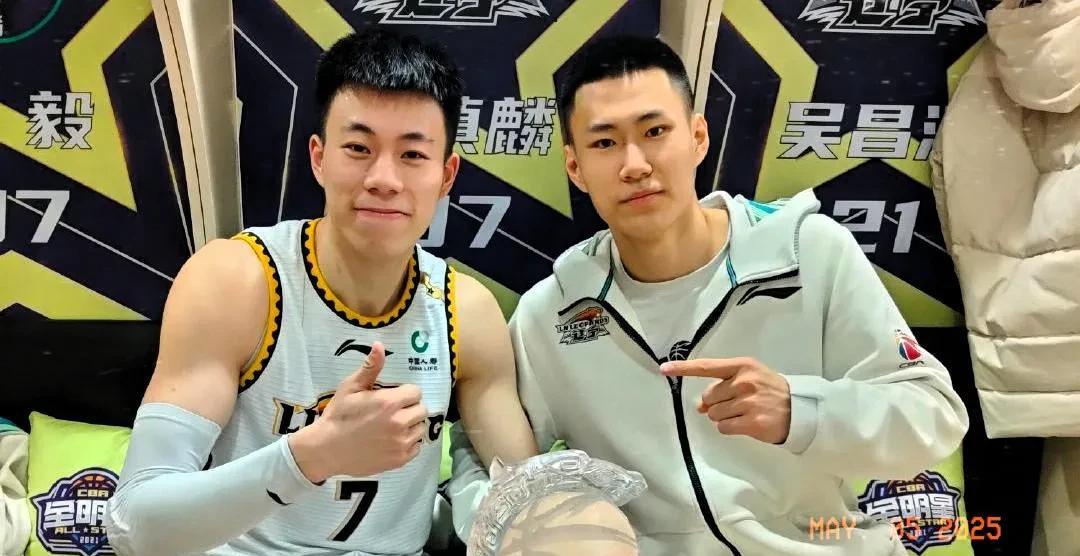丛明晨退役，杨鸣还留后手，媒体人：这个夏天辽宁队有权召回吴昌泽；增加锋线厚度，和