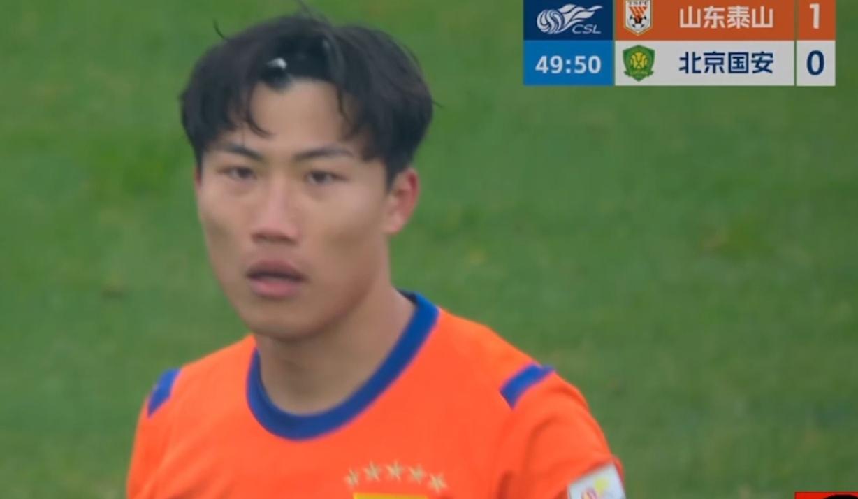 谢天谢地谢为能！谢文能下半场开场才4分钟就右路趟球禁区小角度抽射破门，山东泰山1