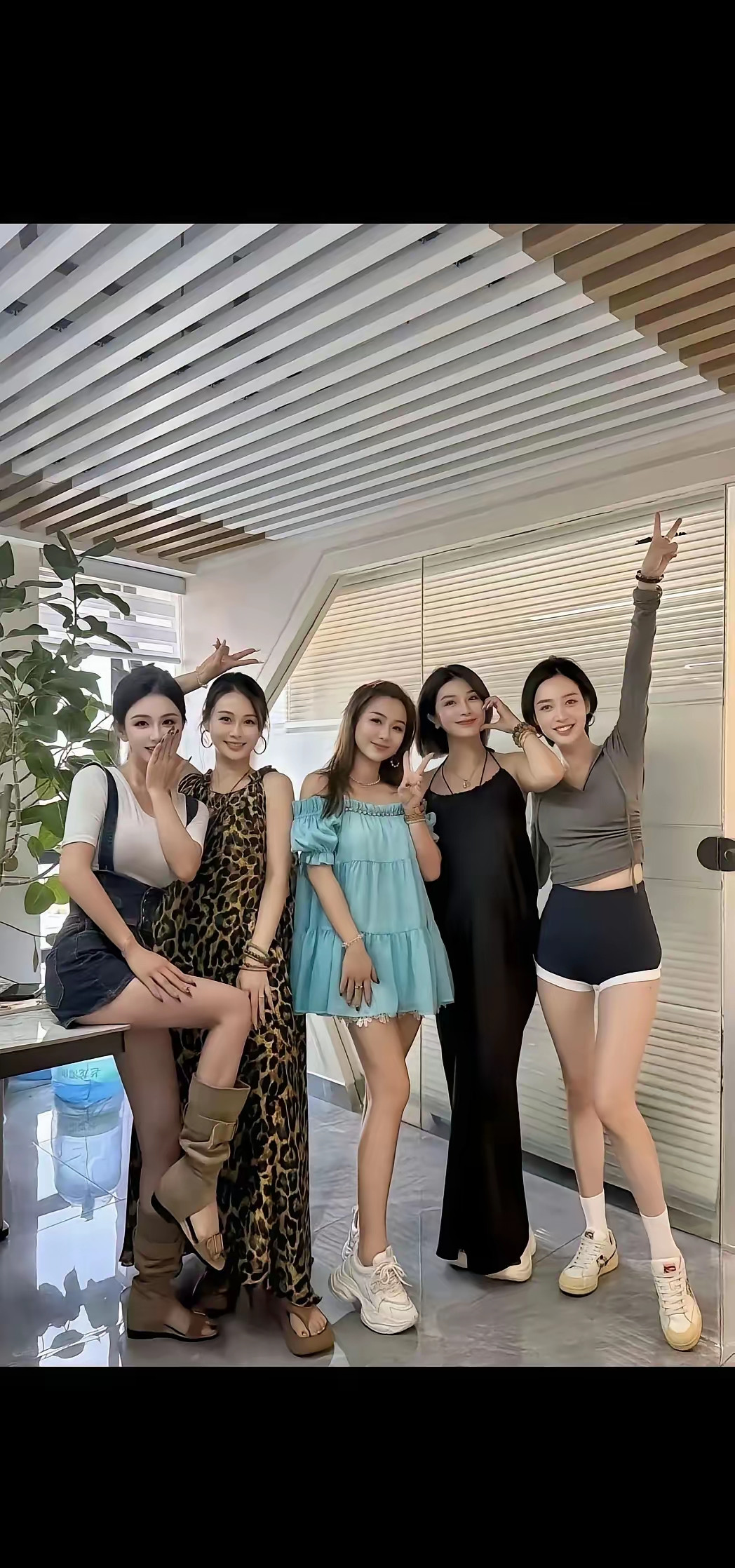 部门同事合照，你猜哪个最吃得开?
