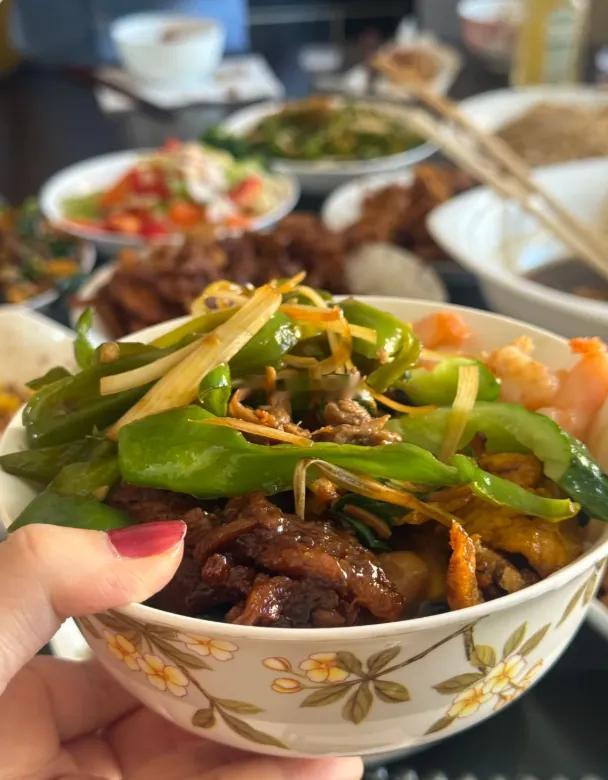 朱珠晒天津过年美照，真是吃不停，估计过年又得胖个三五斤了，细数天津好吃的根本数不