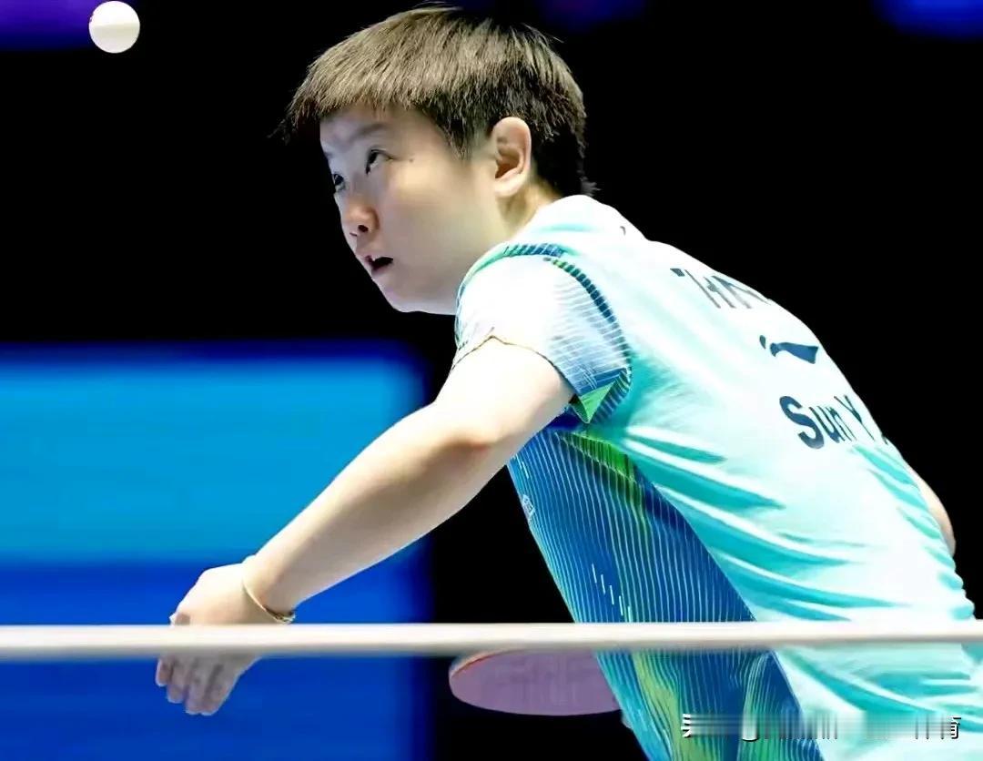 孙颖莎，周启豪，陈熠晋级八强[玫瑰]亚洲杯最新战报，赛会头号种子孙颖莎让一追三