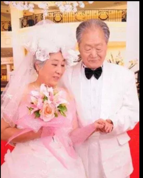 让我们开始新的生活吧！老张今年73岁，是国企退休，每月退休金7000多元。老张去