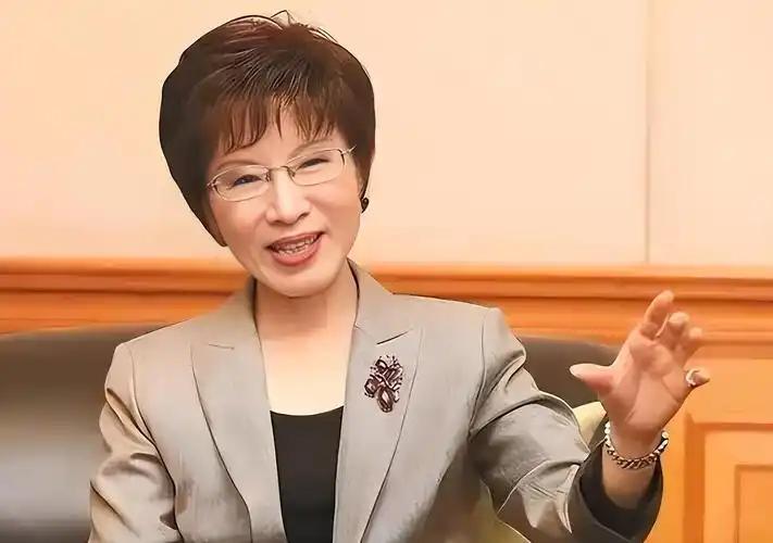 79岁的洪秀柱，这次见完大陆高层后，为什么会把“两岸统一不能再拖”说得如此直接？