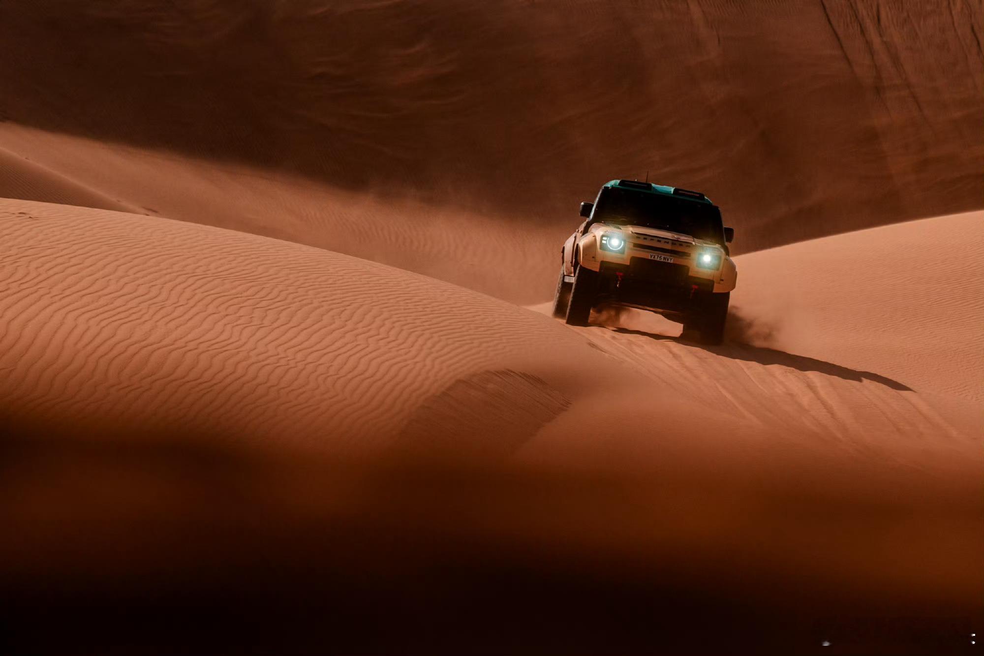 路虎卫士基于量产卫士OCTA打造的D7X-R赛车毫不意外夺得2026达喀尔T