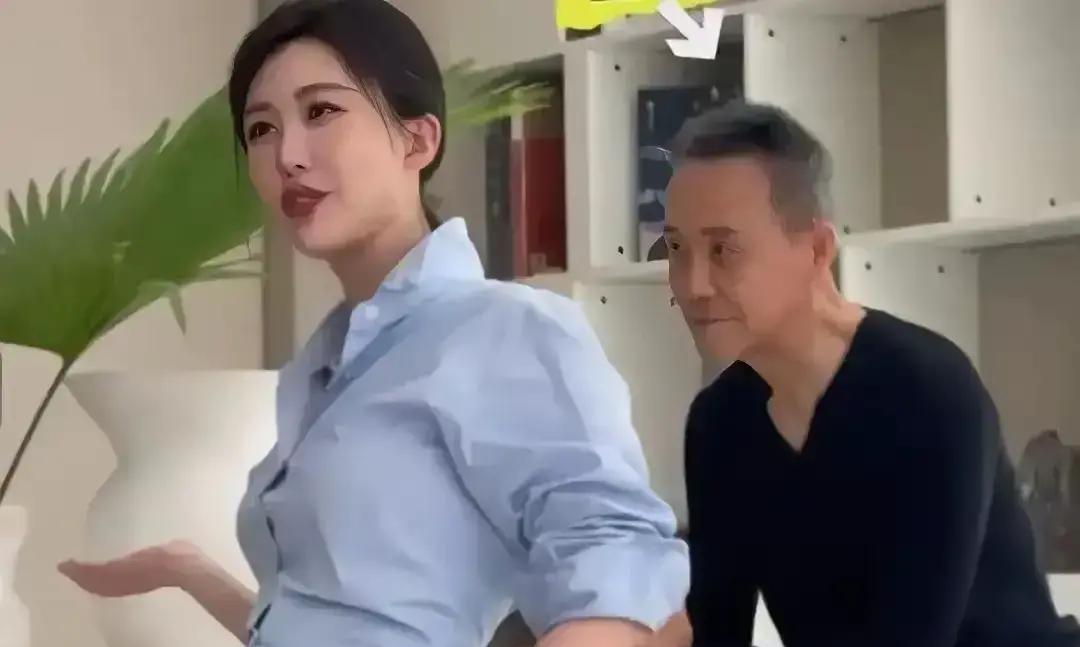 73岁王石，再次被钉上舆论的十字架。一边是前妻陪跑30年，离婚仅分几套房产。