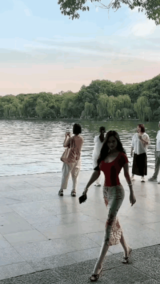 此情此景，我想赋诗一首