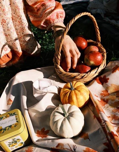 有一种人,跟他聊十分钟,比搬一天砖还累。你兴高采烈地说个事,他眉头一皱,开始给