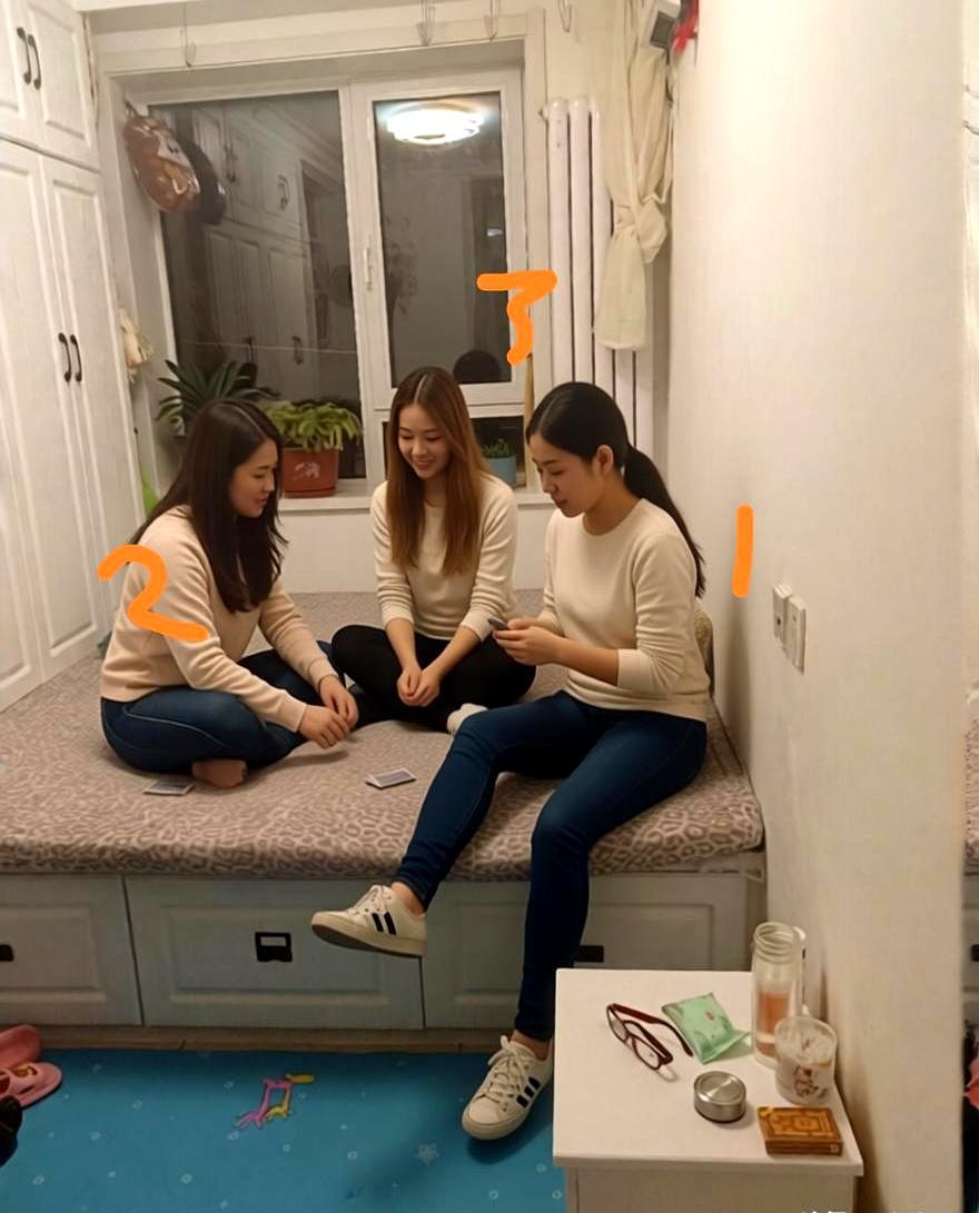 刷到大连网友的一句吐槽，直接给我整乐了。家里老大、老二都顺利“出货”，嫁得干干