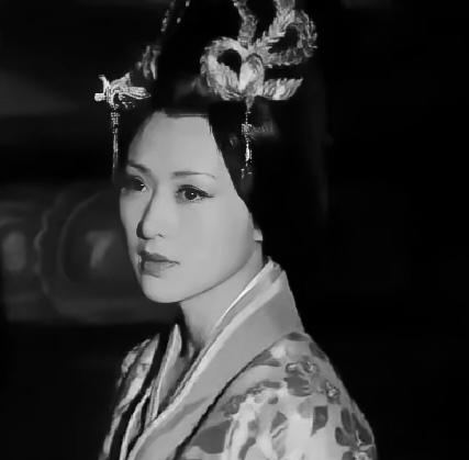 公元前88年，汉武帝正和钩弋夫人亲热，突然变脸下令处死她！美人当场吓懵，哭喊