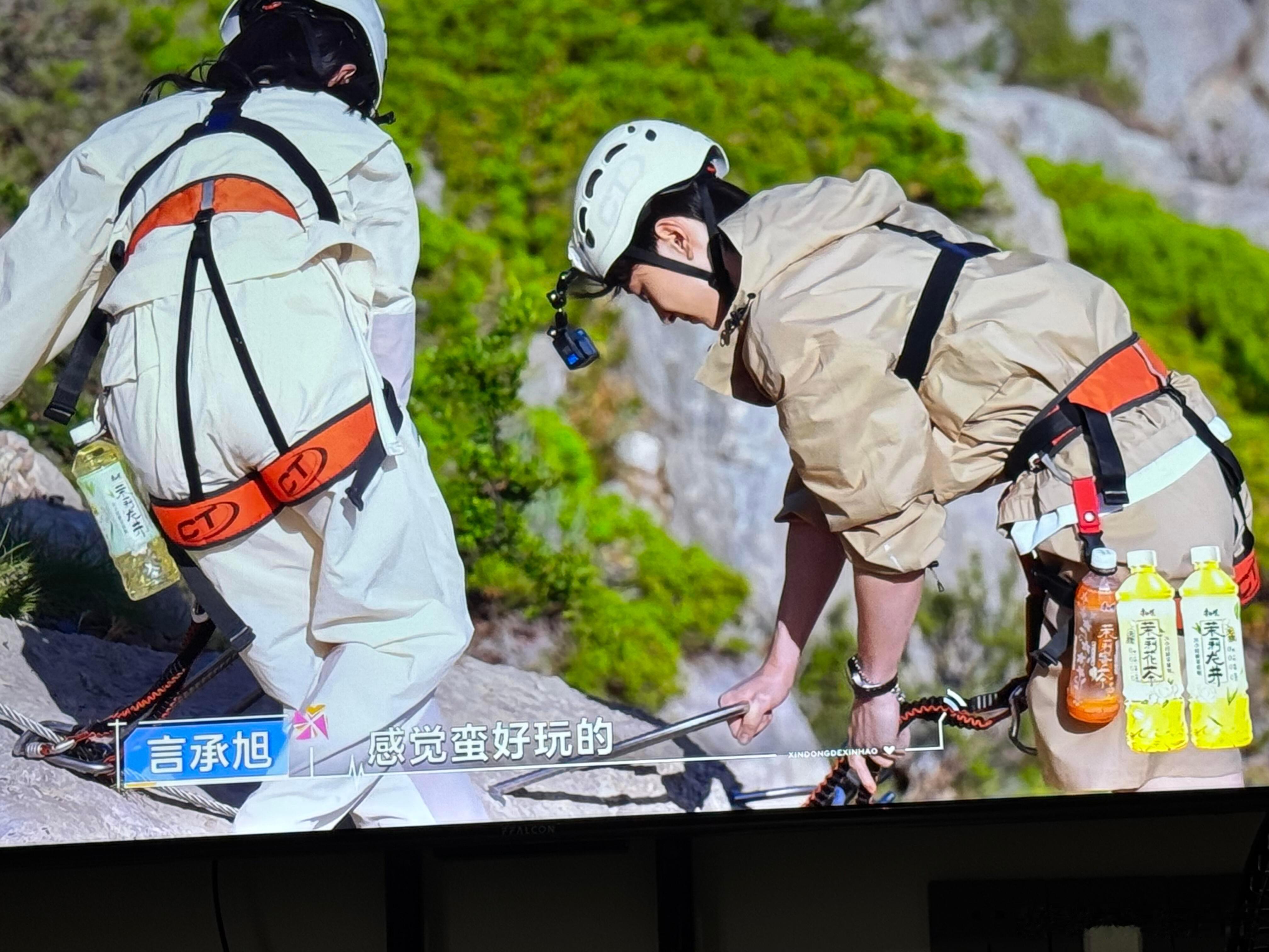 这两瓶水认真的吗？超大版情侣挂件哈哈哈哈哈心动的信号心动的信号心动的信号