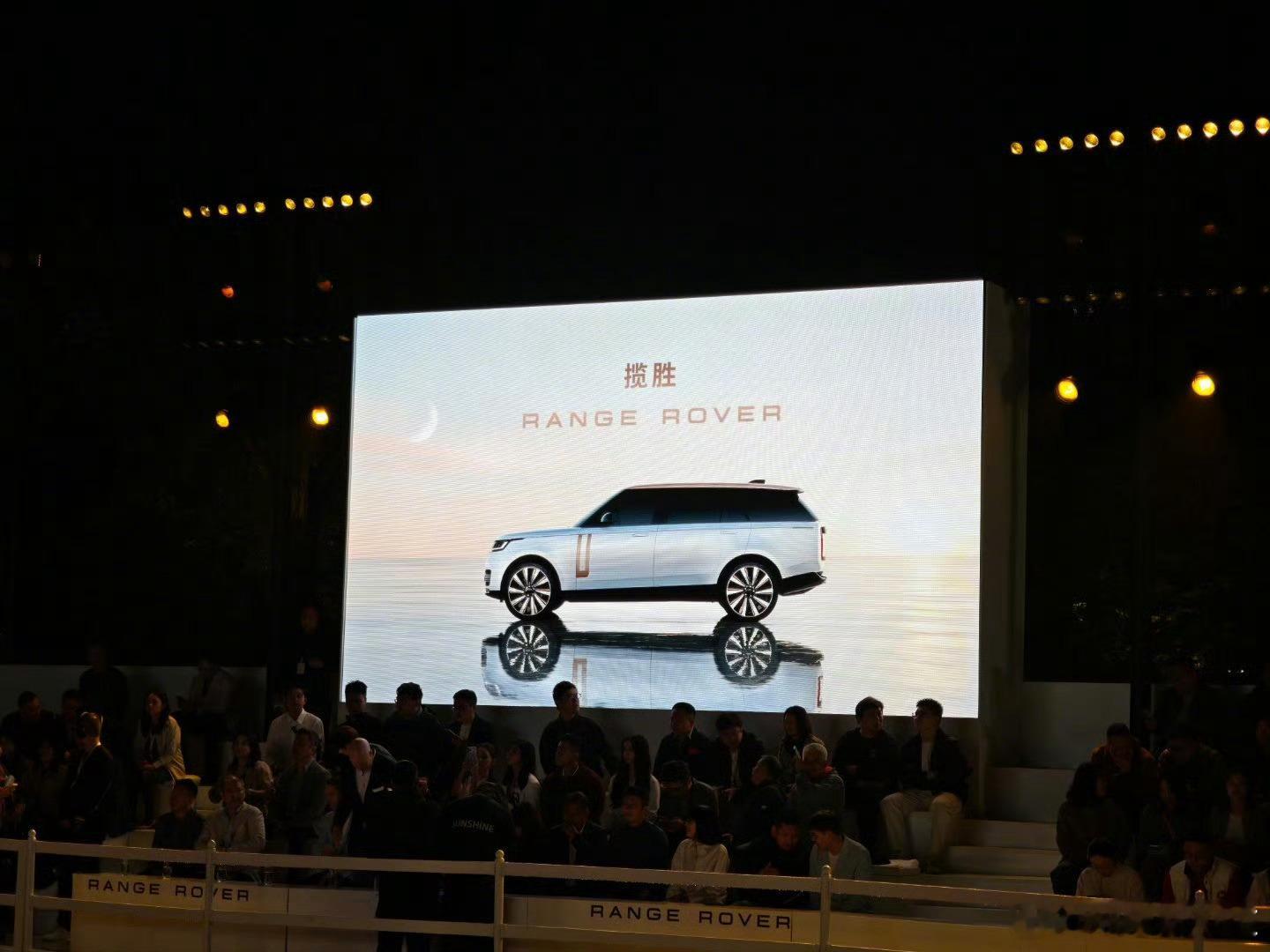 揽胜回应被模仿没毛病～就是标杆揽胜的底气，从来不在回应里有些车，生来就不是为了