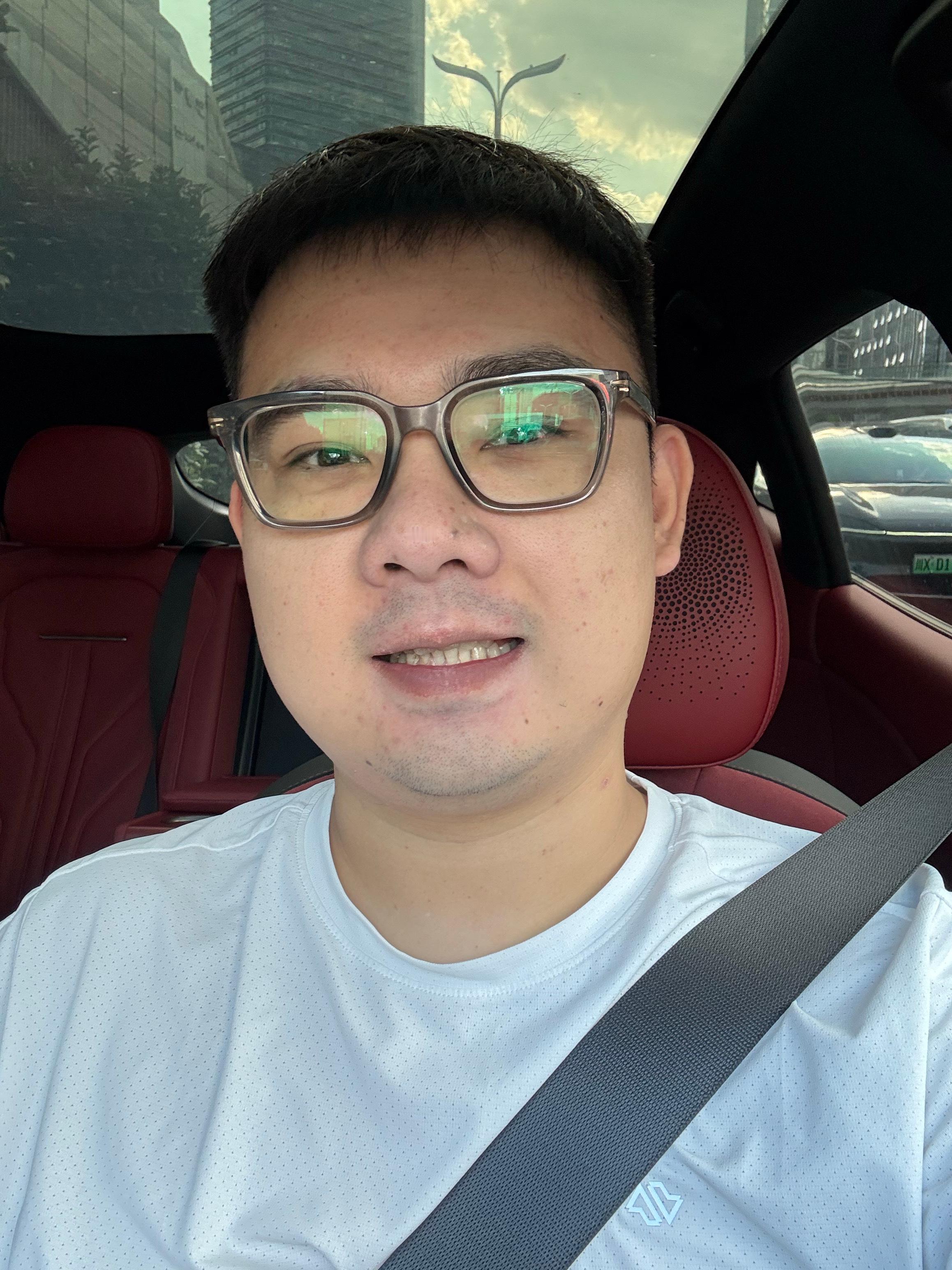 开始每天健身游泳，之前荒废了半个月，浑身不舒服。今天一下水，立马全身放松，舒服爆
