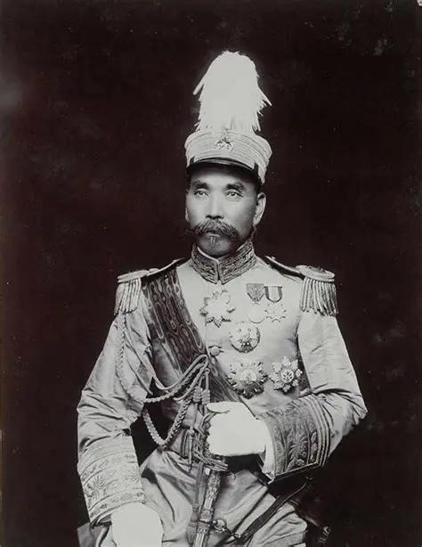 1921年，北洋王占元被赶出湖北后，到天津当了寓公。别的下野军阀住洋房、养门客