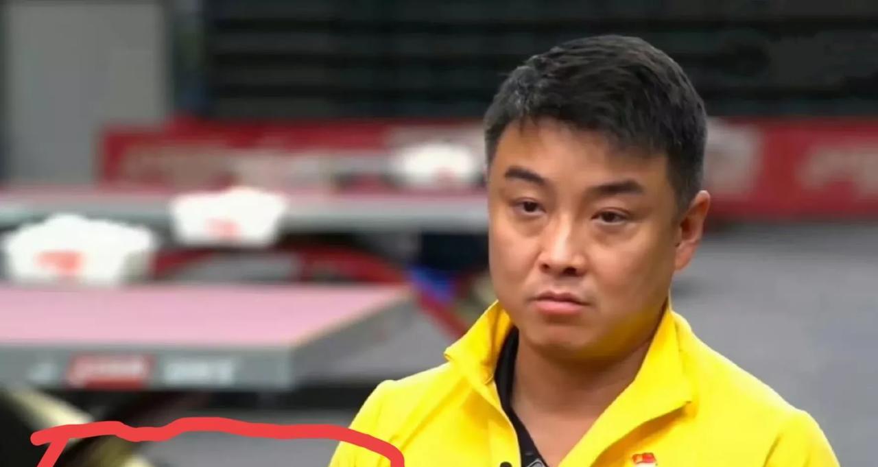 王皓现在应该太阳穴都按坏了吧不是因为王楚钦的球拍胶皮撕裂，而是因为男队的林高远