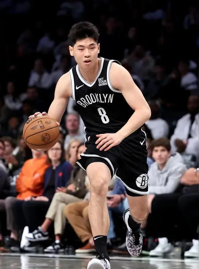 崔永熙眼看在NBA立足无望选择回归CBA，其母队广州龙狮又是有名的卖球员过日子的