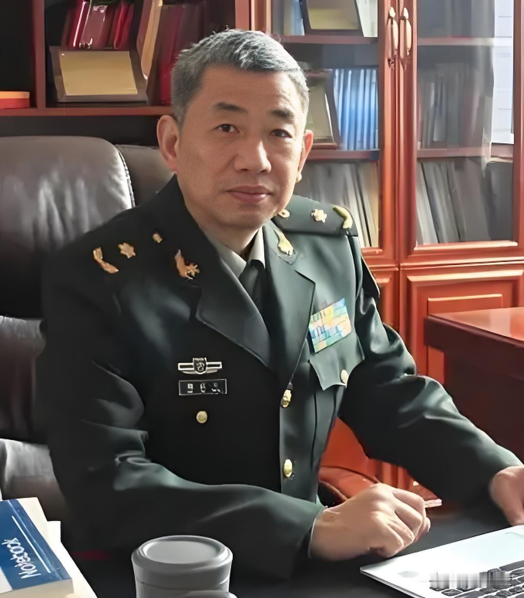 胡德文，出生于1963年9，籍贯湖南岳阳，博士，中国科学院院士，专业技术少将，