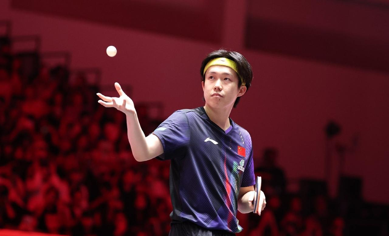 王楚钦成了WTT新加坡大满贯男单独苗了！由于陈垣宇3比4不敌莫雷加德无缘四强，