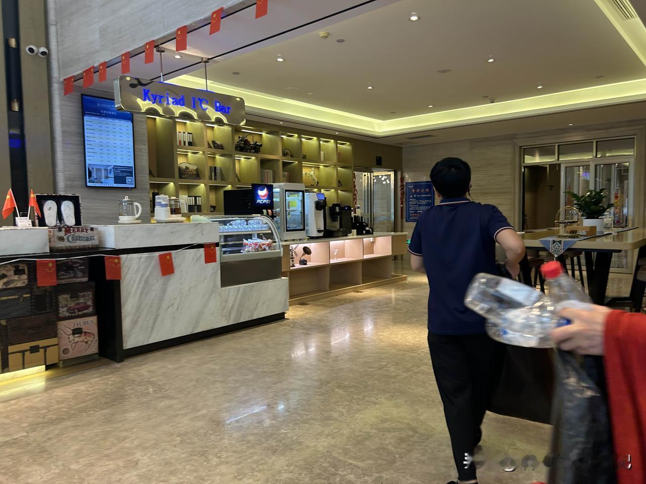 这国庆节酒店价格确实有点乱！我们家这次出行酒店都是提前预定好了的！贺洲的酒店订的
